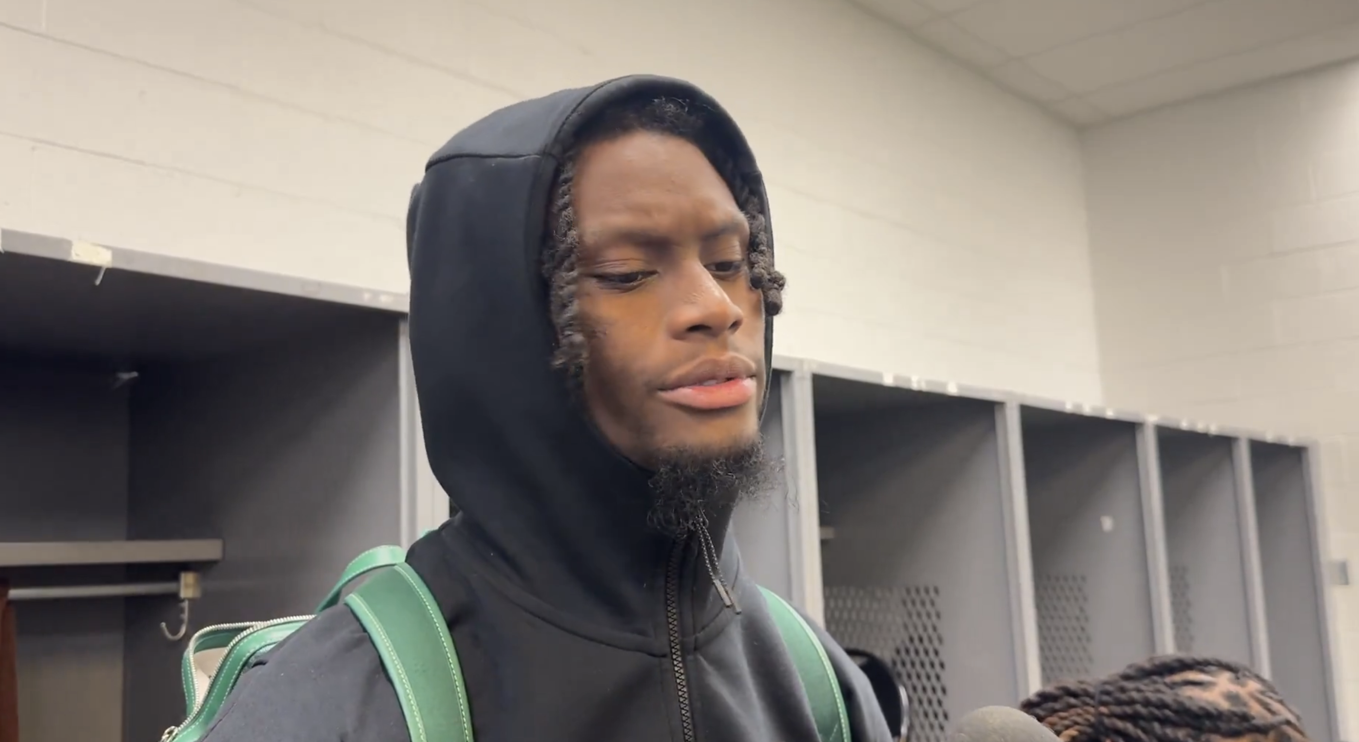 特别是在比 特别是在比